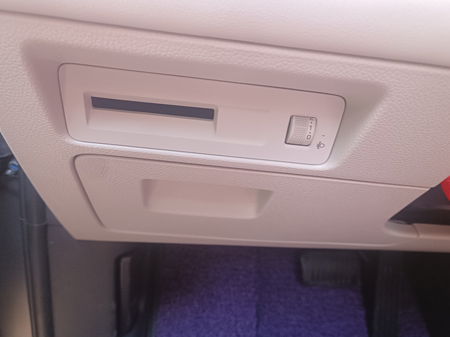 驾驶位左边这个口是做啥用的
宋plus DMI驾驶位左边这个口是做啥用的？翻了说