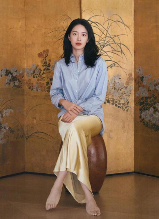 杨采钰真的懂松弛感！！杨采钰这身太戳我！