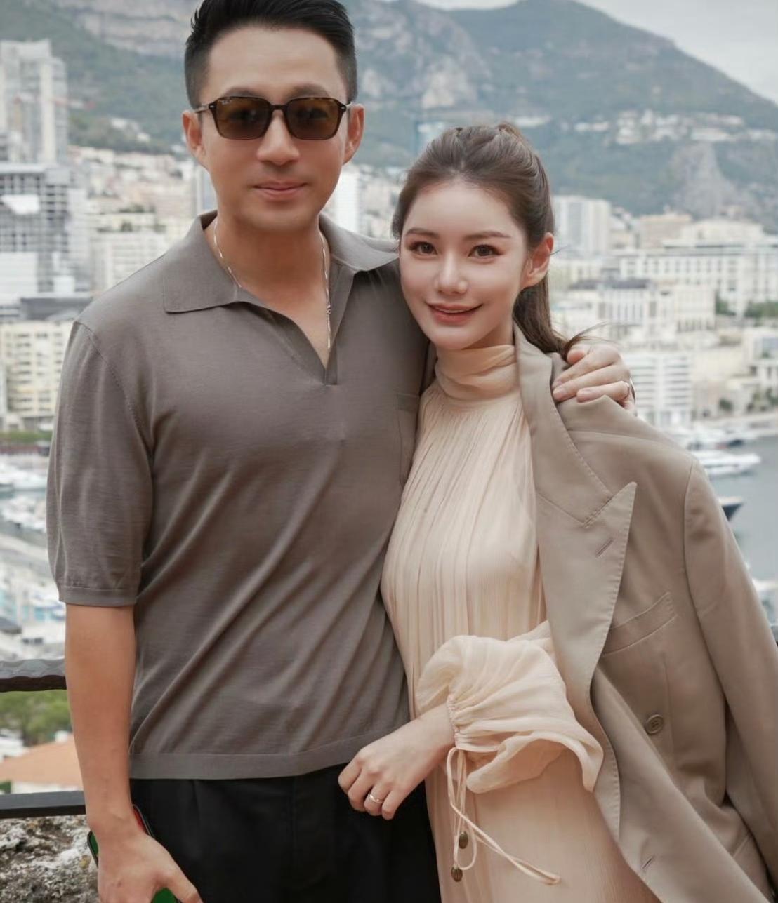 汪小菲正面回应什么时候把两个孩子带回北京生活？
汪小菲直播说现在两个孩子年龄还小
