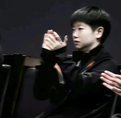 大家发现了吗？黑色这个领域没有人能打败孙颖莎！

莎莎穿黑色衣服把“飒和帅”展现