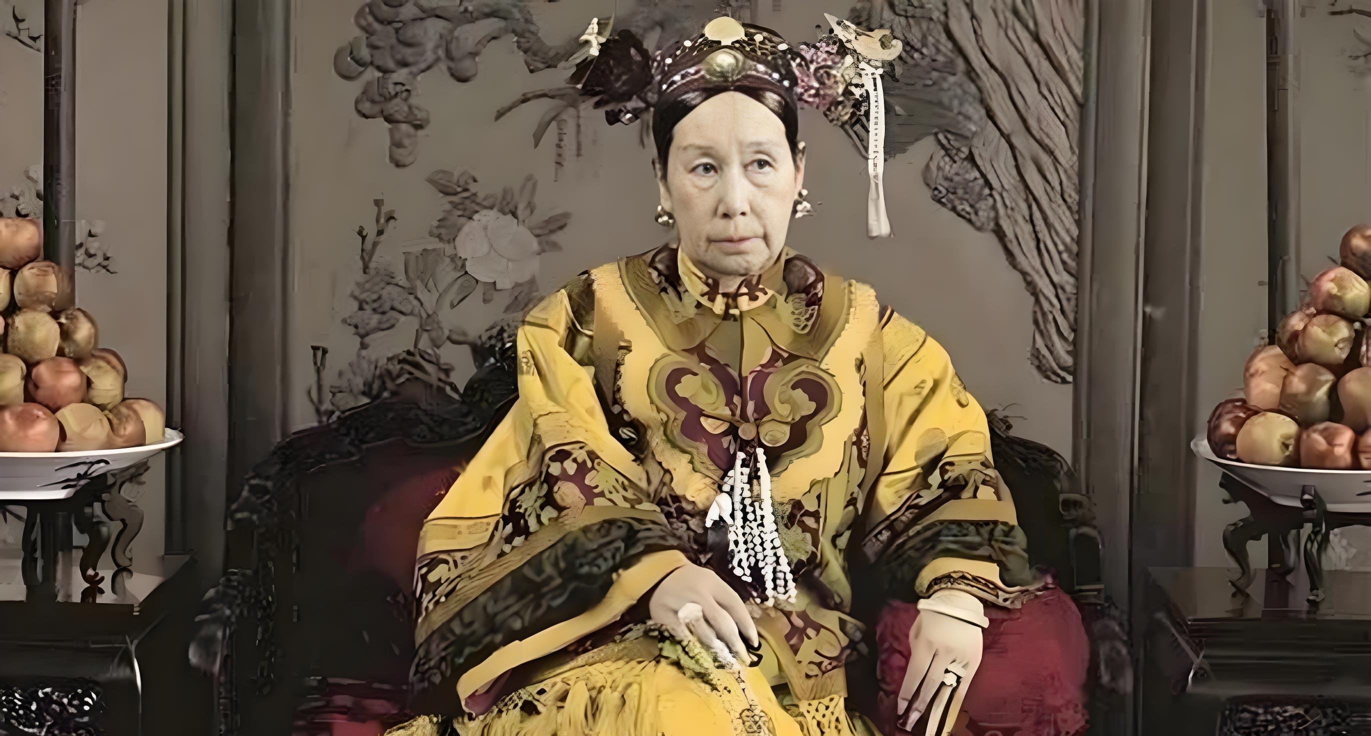 1900年，慈禧西逃山西，向乔家借钱。



庚子年，动荡的局势下，慈禧太后仓皇