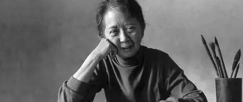 1949年，沈从文喝下煤油割腕自杀，被救后想要拽住妻子张兆和的手，却被冷冷甩开。