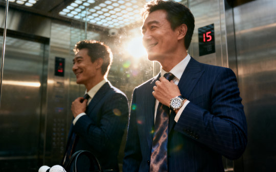 同事请假10天让我顶班，回来第一天却向领导告我“越权签字”，我没辩解，只是拿出一份文件，他瞬间慌了