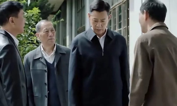 《人民的名义》为什么没有重播过？

1、沙瑞金的一句话就能把法院的封条给撤了
