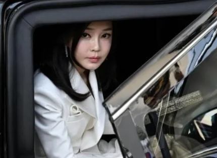 祸不及家人，可李在明却一个都不想放过，尹锡悦的夫人金建希被批准逮捕！

8月13