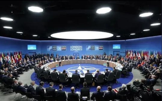 北约邀请这八国参加会议，名单如下：
1、日本
2、韩国
3、爱尔兰
4、新西兰