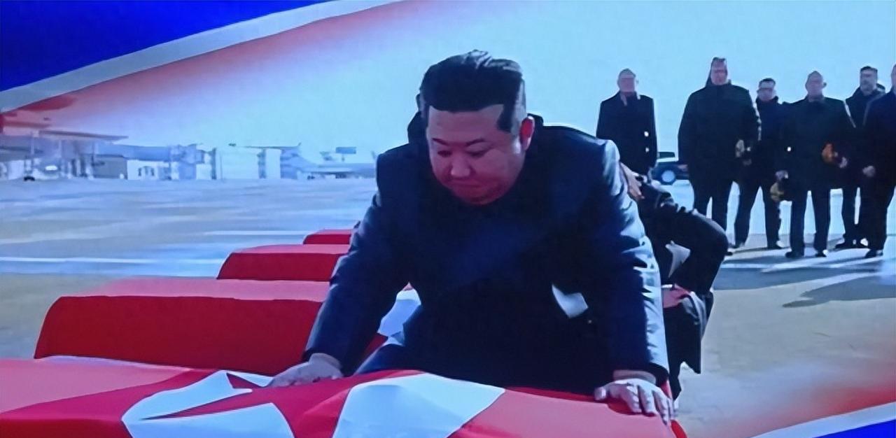 【阵亡的朝军将士，获得金正恩最高礼遇，叛国的朝军俘虏将被钉上耻辱柱】
就在朝俄建