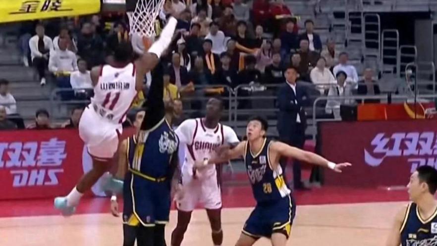 半场广东53-49山西！诺威尔砍21分其中3分球7中5！王少杰全中10分