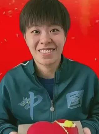 王艺迪的处境
着实令人担忧
虽然她年仅27岁，但在国家乒乓球队女队，这个年龄
