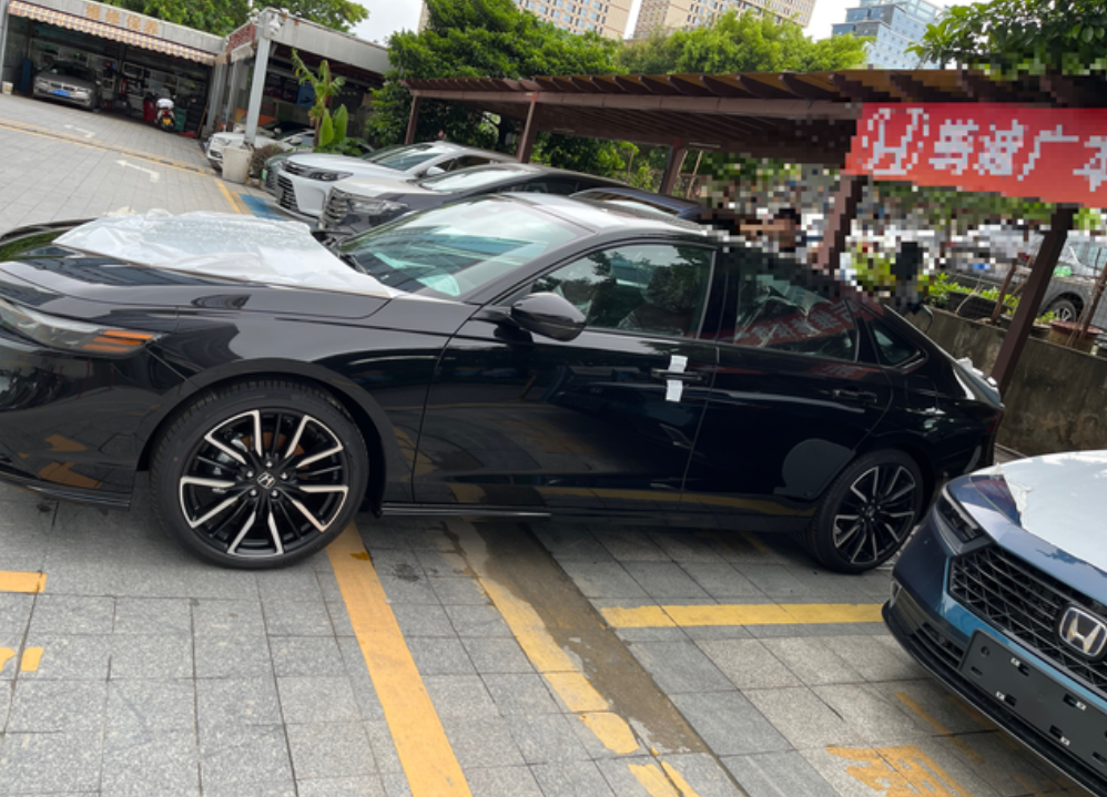 本来想买A级车，看了型格，直接被停在隔壁的雅阁吸引，真的太帅了！真香！