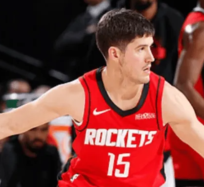 火箭球员里德-谢泼德出战22分钟，投篮10中3、三分7中1得到8分2篮板1助攻1