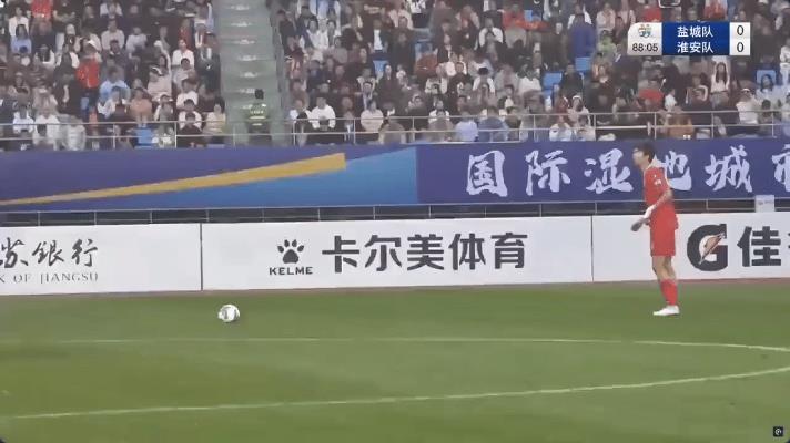 终于明白了，
央妈为什么转播苏超了，
不是看重商业价值，也不是为了这波流量，而是
