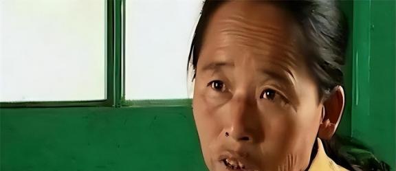 故事：1995年，一名吉林农妇救了一条毒蛇，将其放生后，毒蛇竟然又返回了她家里，