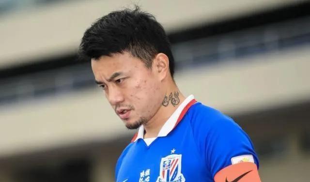 海港安排了蔡慧康担任梯队助教，为何不安排曹赟定一个位置呢？申花梯队教练都没有机会