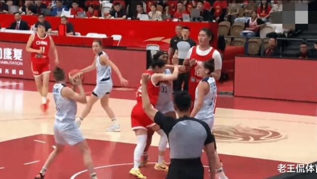 女篮双塔首秀惊艳！中国女篮90-81逆转劲敌，杨舒予25分亮剑！