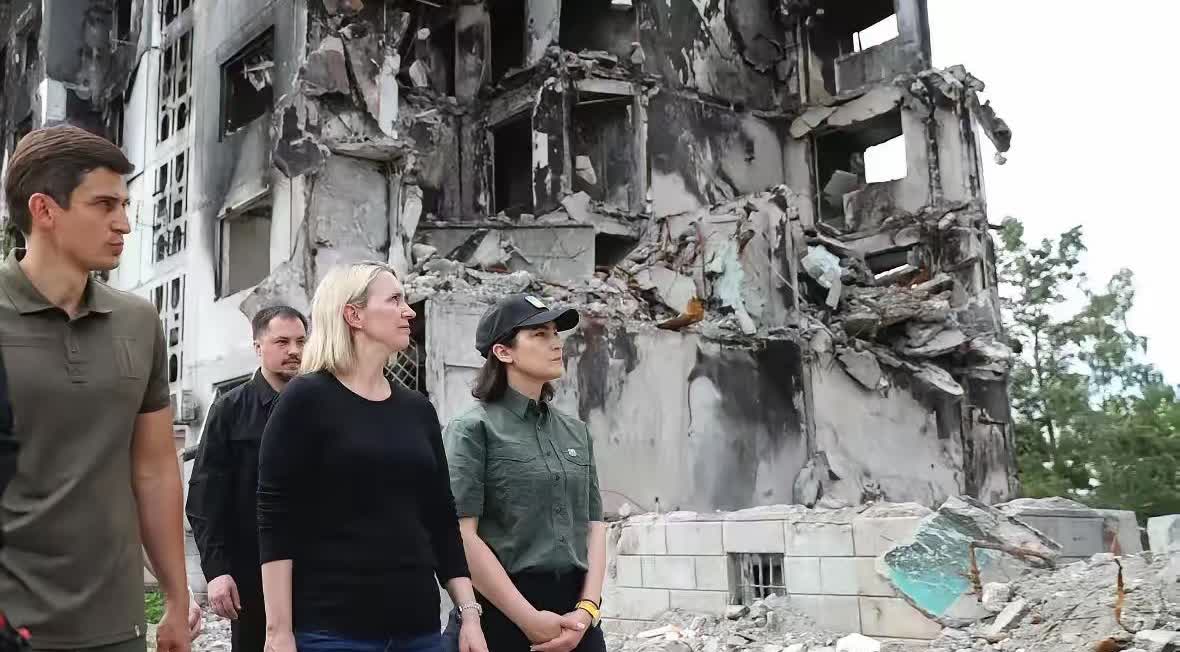 美国前驻乌克兰女大使狠批特朗普会见普京并且称：我在基辅当了三年大使，被俄罗斯的导