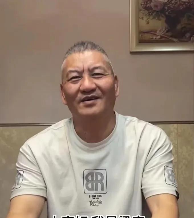梁实应该好好想想了！
因为他已经58岁了，
有没有大学愿意接收他？
梁实从198