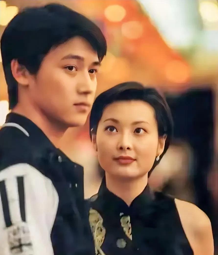 当年的袁立，是多少男生的梦中情人？
富豪徐威豪掷千金为她购买北京四合院，多次求婚