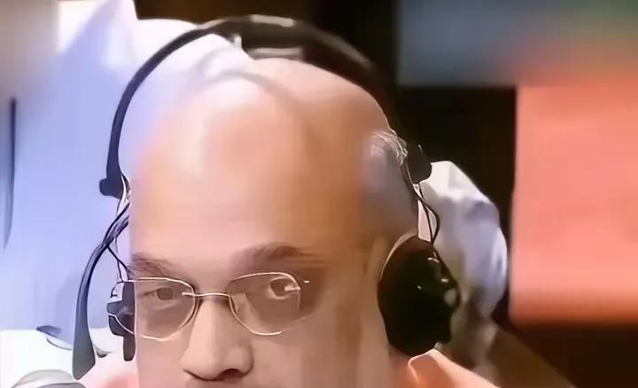 印度的教育状况堪称悲剧，一个显著表现便是其语言文字至今未能统一官方语言。在印度国