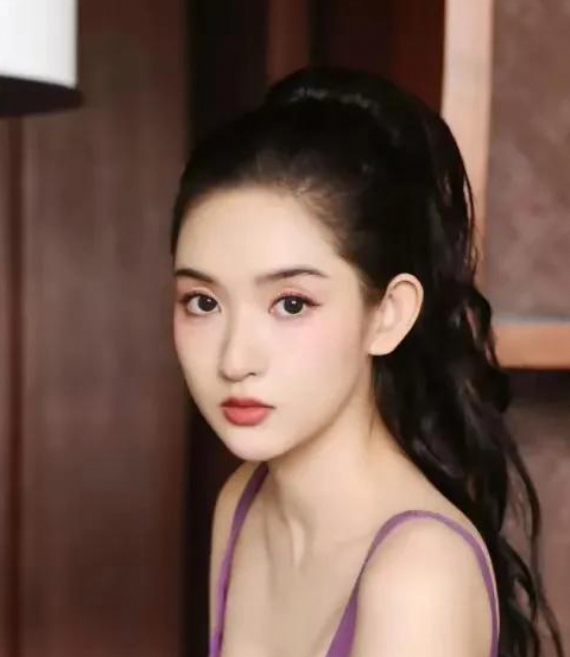 王玉雯与杨玏分手传闻，她的美他真舍得吗？