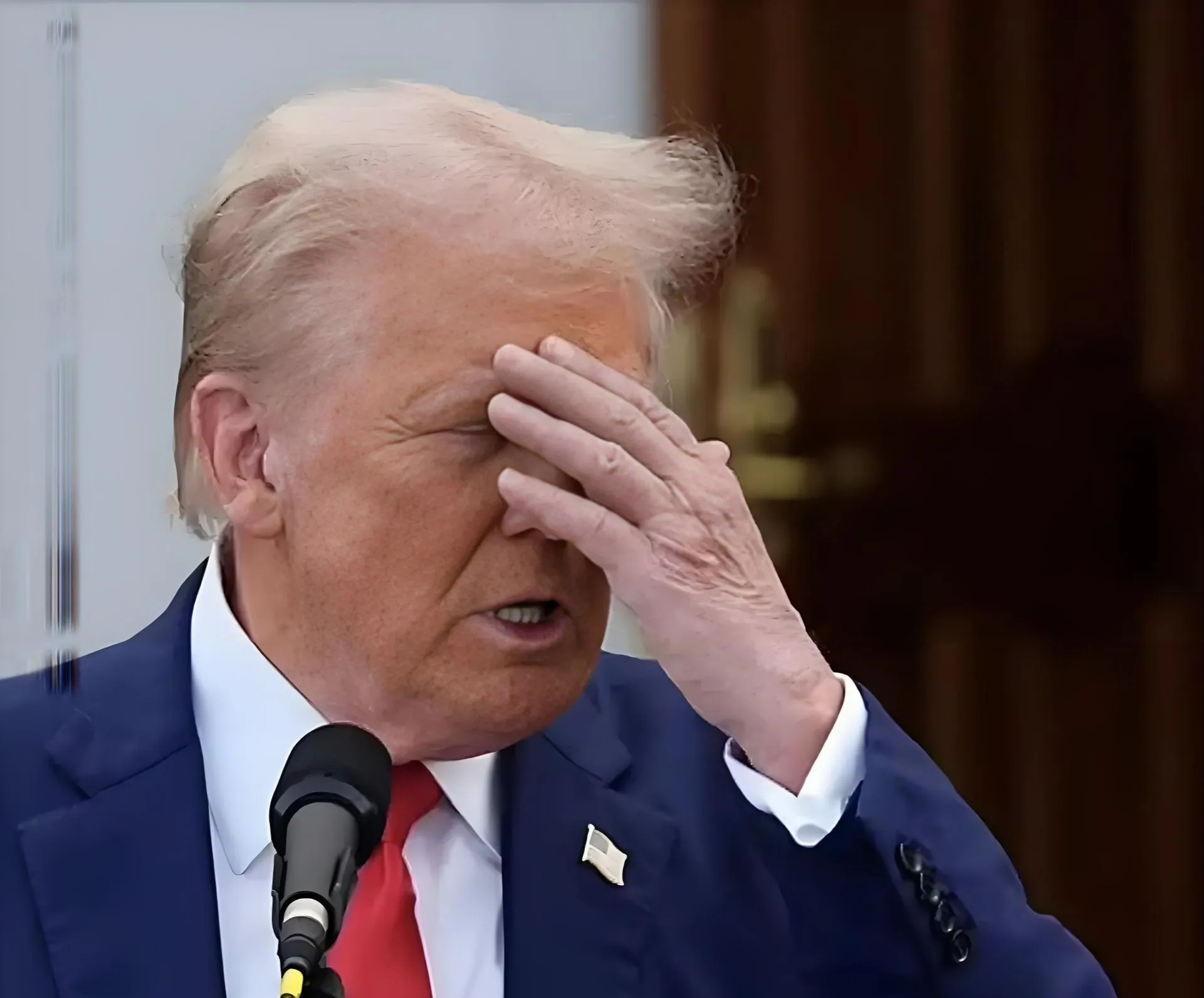特朗普不行了，支持率跌到姥姥家了











美国大戏开演！懂王这次玩