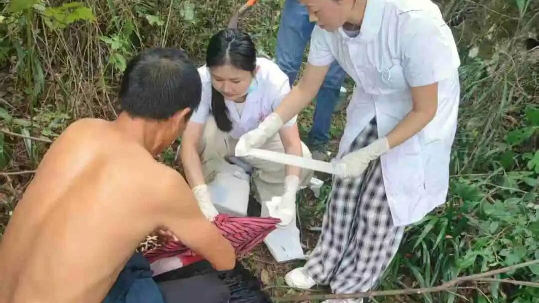 山区接力护生命！余庆县关兴镇卫生院深山成功救治受伤村民