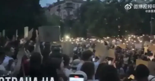 事情很严重！
基辅独立报“点名”泽连斯基：

“泽连斯基背叛了乌克兰民主，背叛了