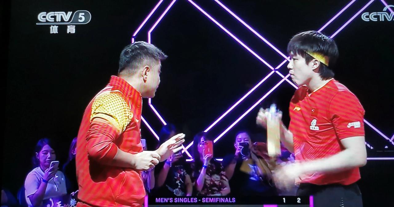 打到第三局，王楚钦已经是3-0，而且第三局甚至是一个悬殊的11-1。
这不是莫雷