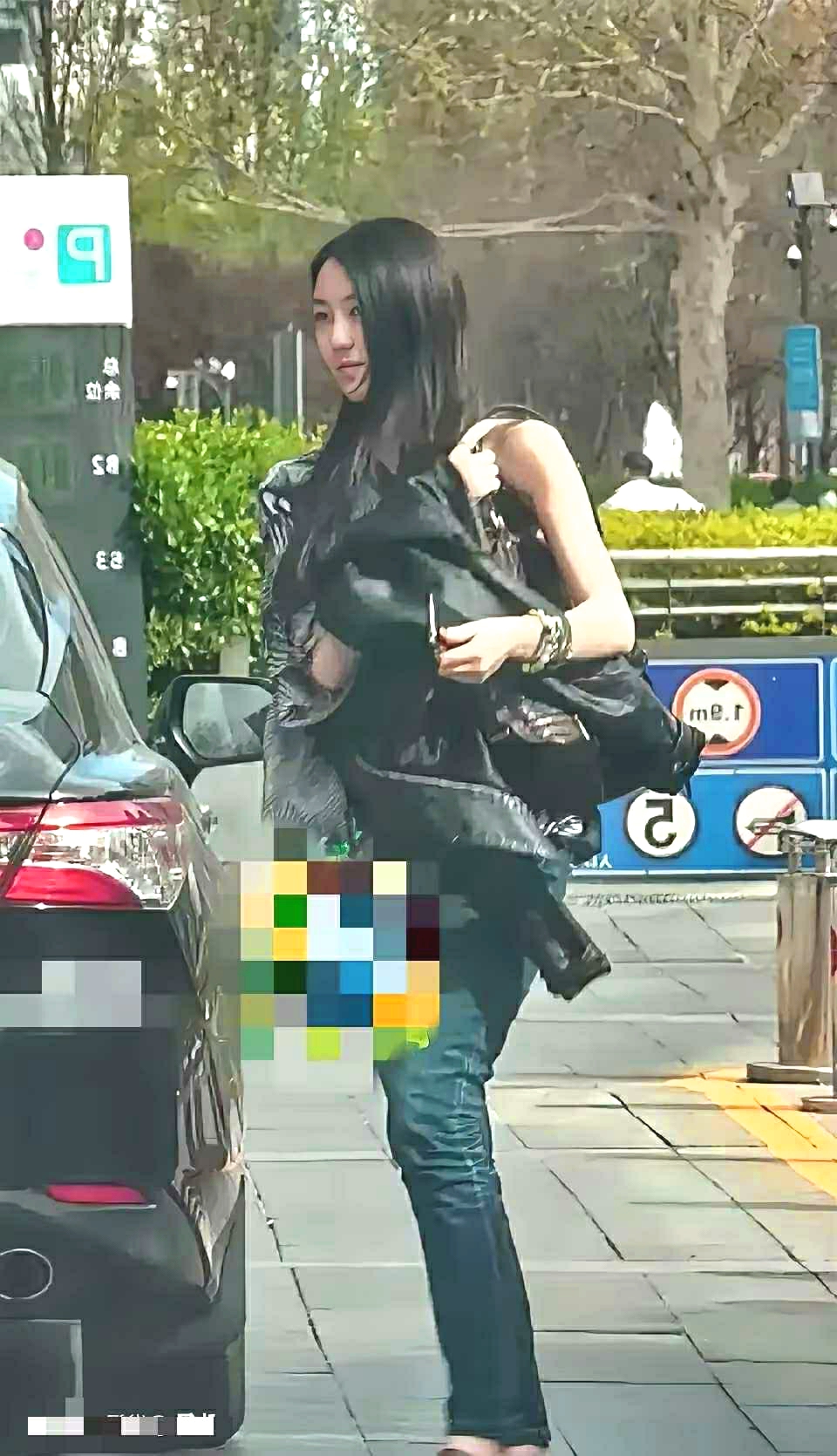 王菲的女儿居然变得那么漂亮了，万万没有想到啊。