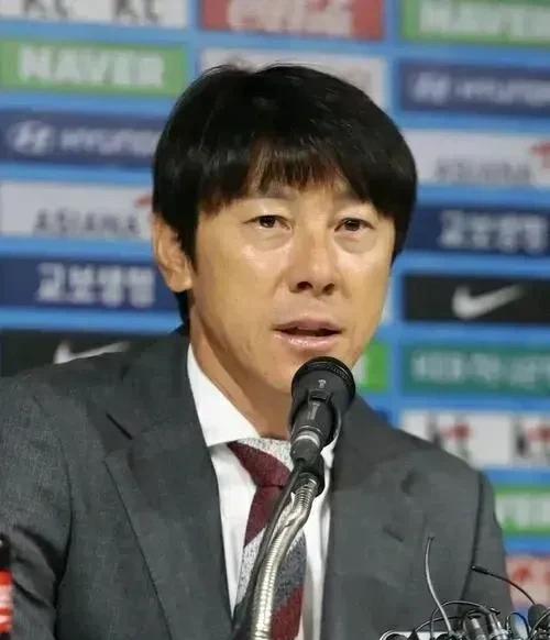 前韩国国家队主教练申台龙最近在采访中提到了他的想法，对于执教中国男足表达了兴趣。