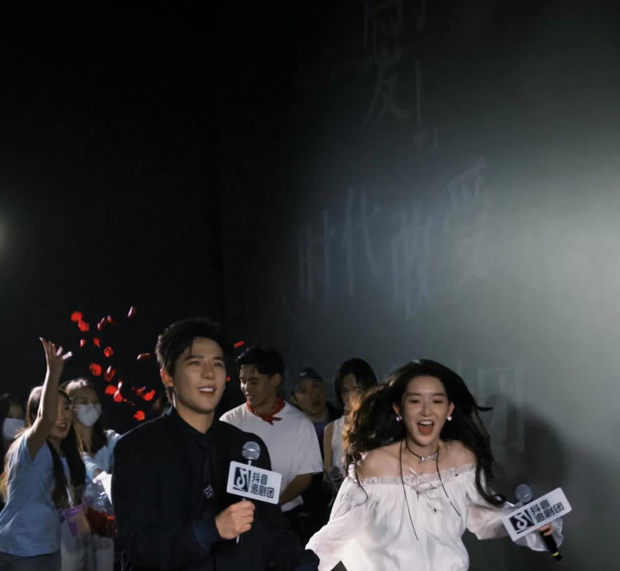 CP感原来就是这样的！
《值得爱》追剧团 
拍到了王安宇王玉雯绝美图
王安
