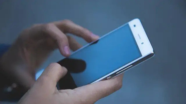 2025最大赌注：为什么所有厂商都押宝AI手机？