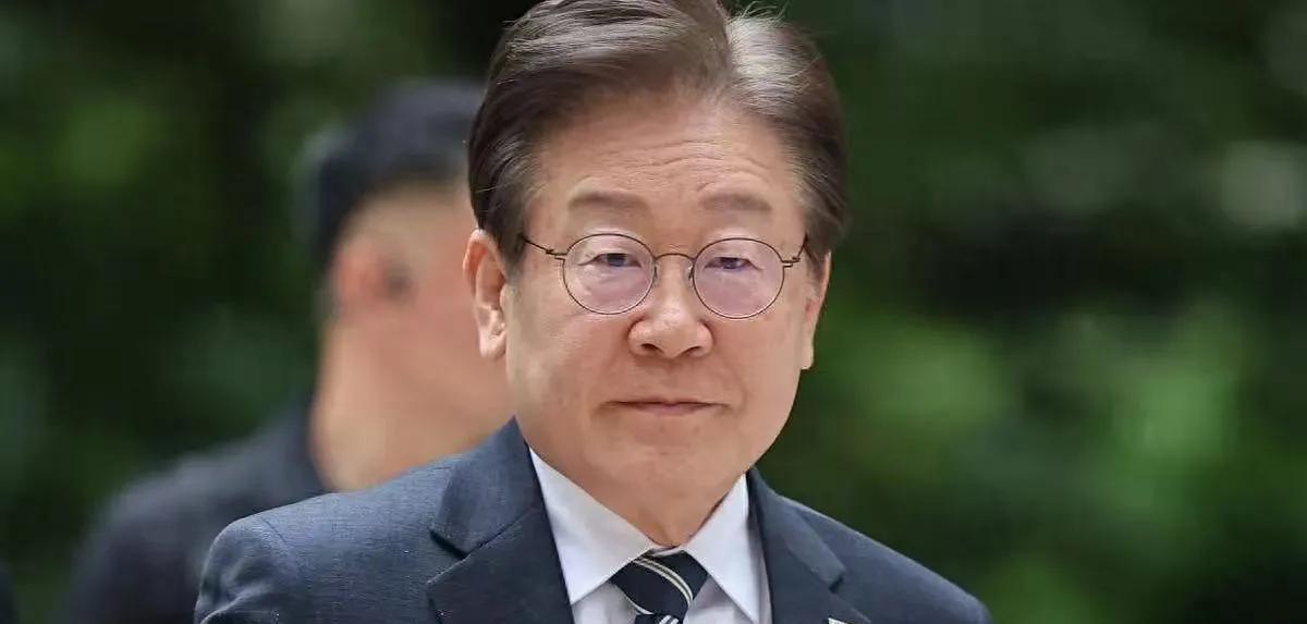 亲笔信已转交，韩国代表团见火候已到，向王毅道出此行终极目的
亲笔信交到王毅手，韩