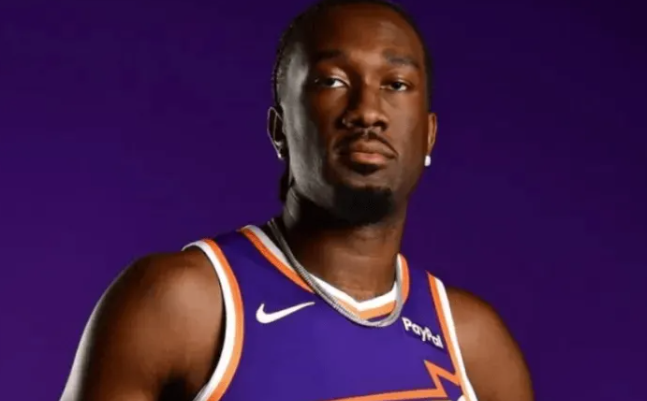 太阳球员马克-威廉姆斯接受媒体采访，谈及球队现在的伤病情况，马克-威廉姆斯表示：