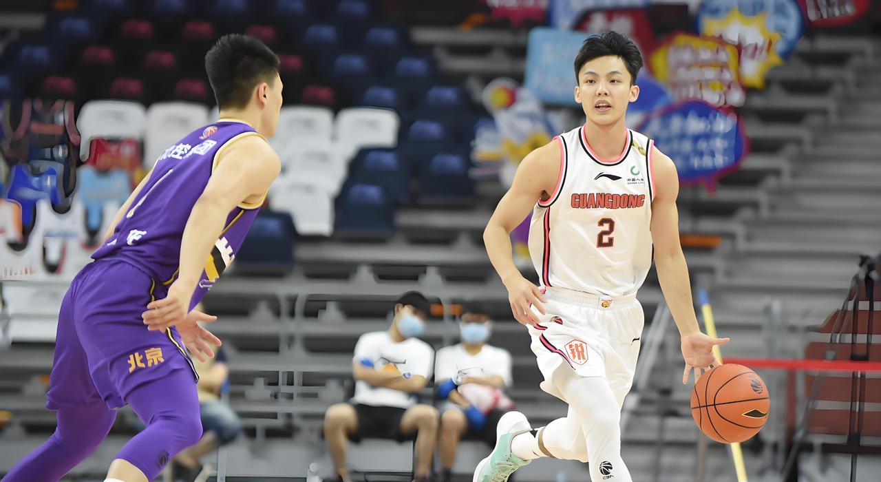 CBA目前值得肯定的五大巨头：
1、徐杰，广东队
2、曾凡博，北京队
3、齐麟，