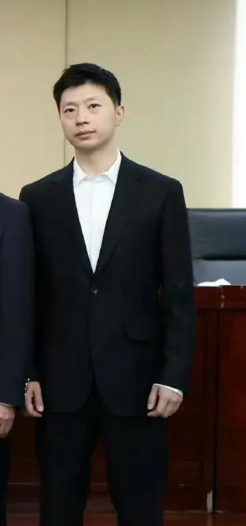马龙新官上任，一下变得好忙。中国乒协副主席，协会里的事要管，自己代言要接，之前巴