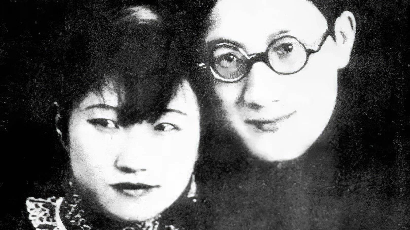 1928年，母亲推开徐志摩卧室的门，目睹了令她错愕的一幕