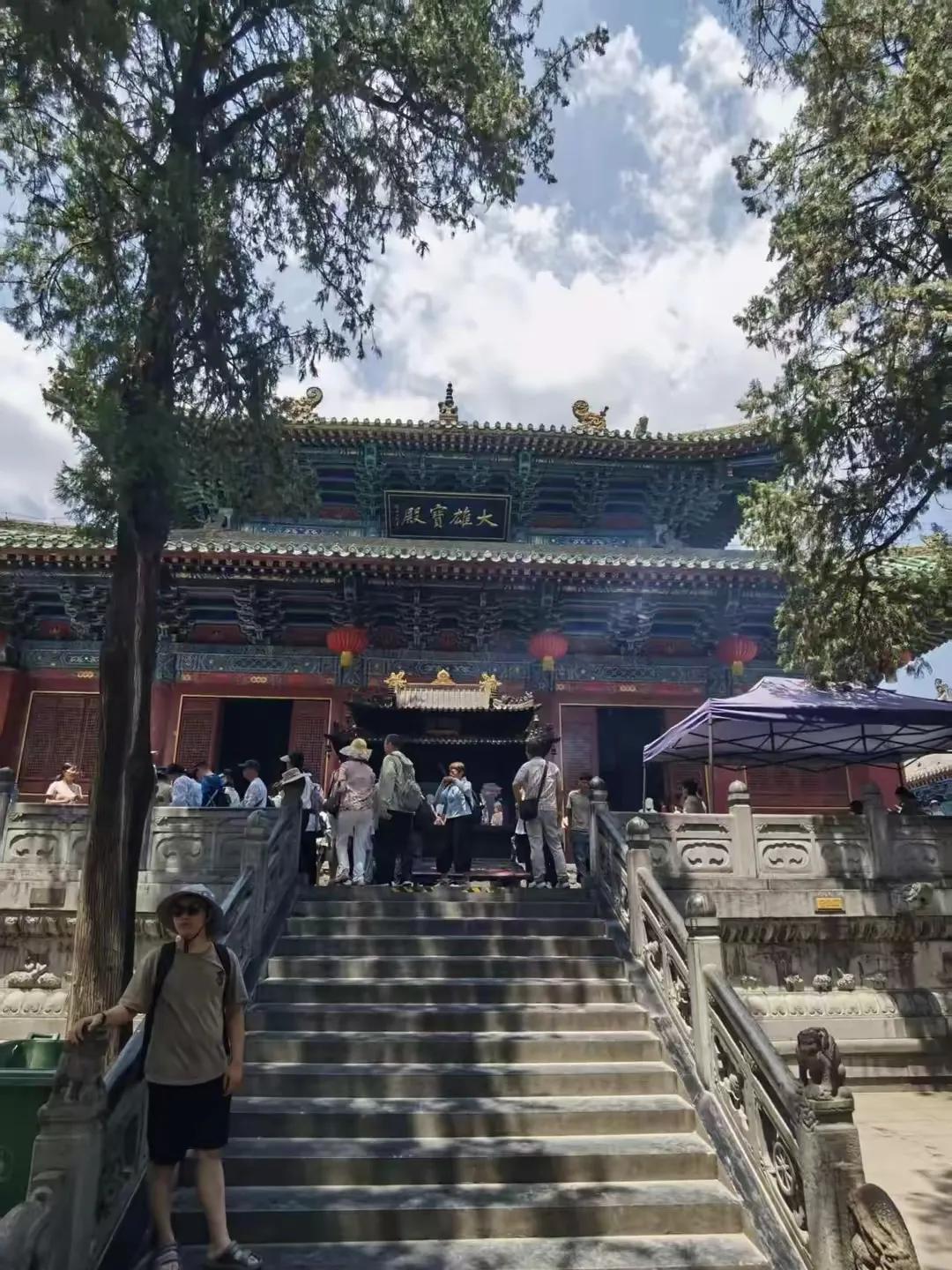 有寺庙不收钱的吗？有很多景区里有寺庙，但是，寺庙里的一些行为都是要钱的，而且，香