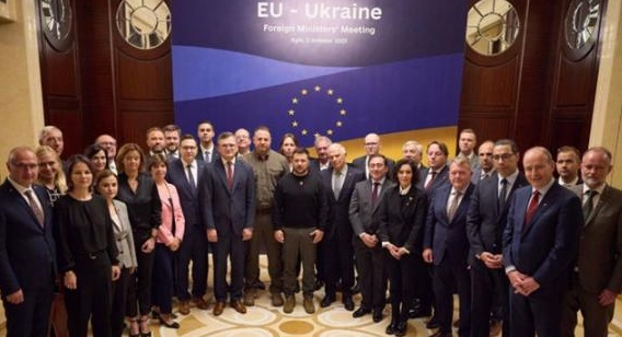 英国收买的1.9万名间谍的资料被泄露，现在英方急疯了，不是担心其国家安全，也不是