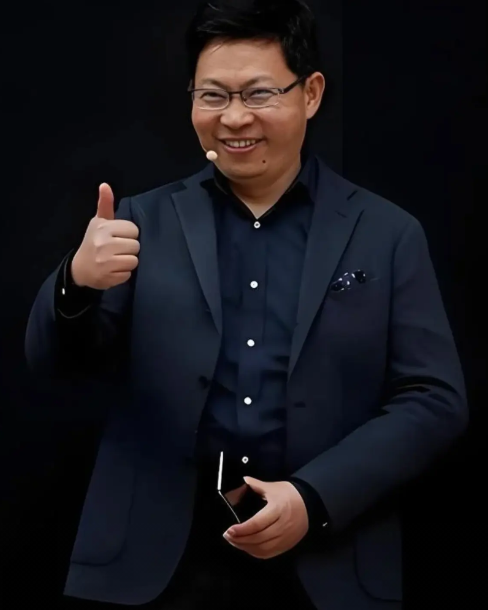 华为有点“不讲武德”
当友商还在研究电视画质清晰的时候，华为突然往里塞了一颗“麒