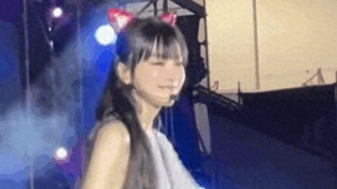 50岁天后终于承认私生子，一直未婚，网友：她看上去比儿子还年