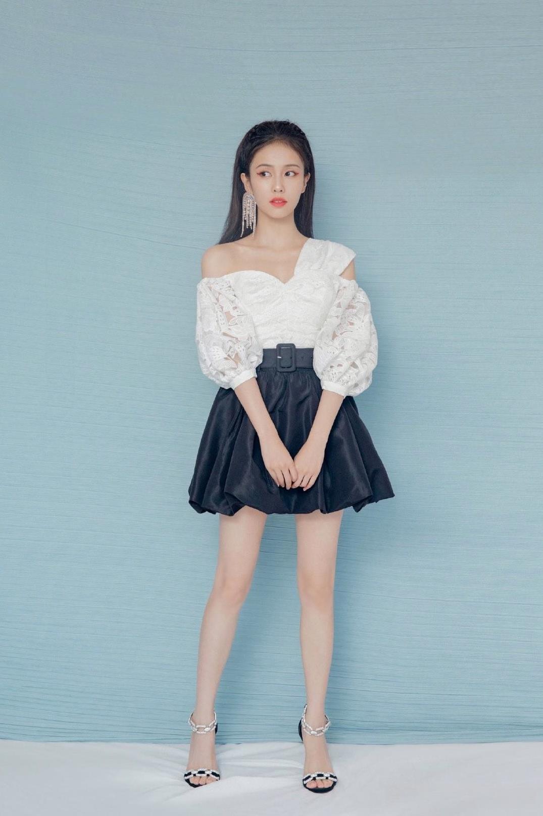 白鹿，165cm，天生的美人坯子。