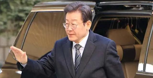 中国九三阅兵高规格递橄榄枝，李在明偏要绕路去美日 “拜码头”，
结果在美国连住宿
