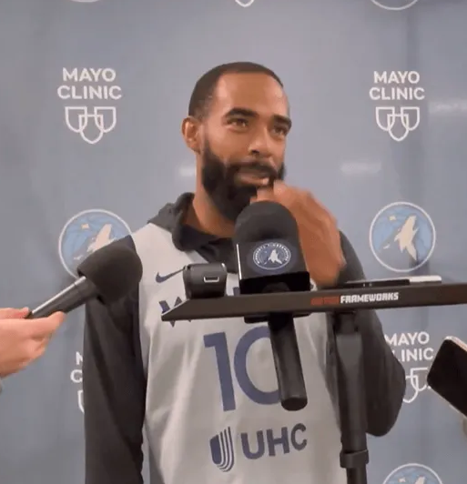 森林狼老将迈克-康利接受了记者采访，谈到NBA杯赛与赛场状态时表示：
“现在大家