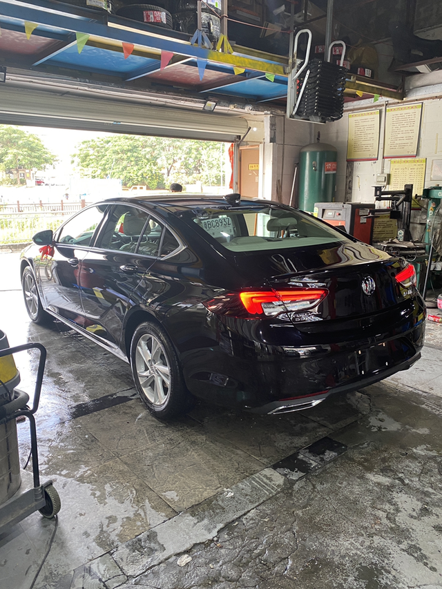 别克君威
各位兄弟想问一下各位兄弟
1.你们内饰有做地毯全包吗 ？
2.感觉座椅