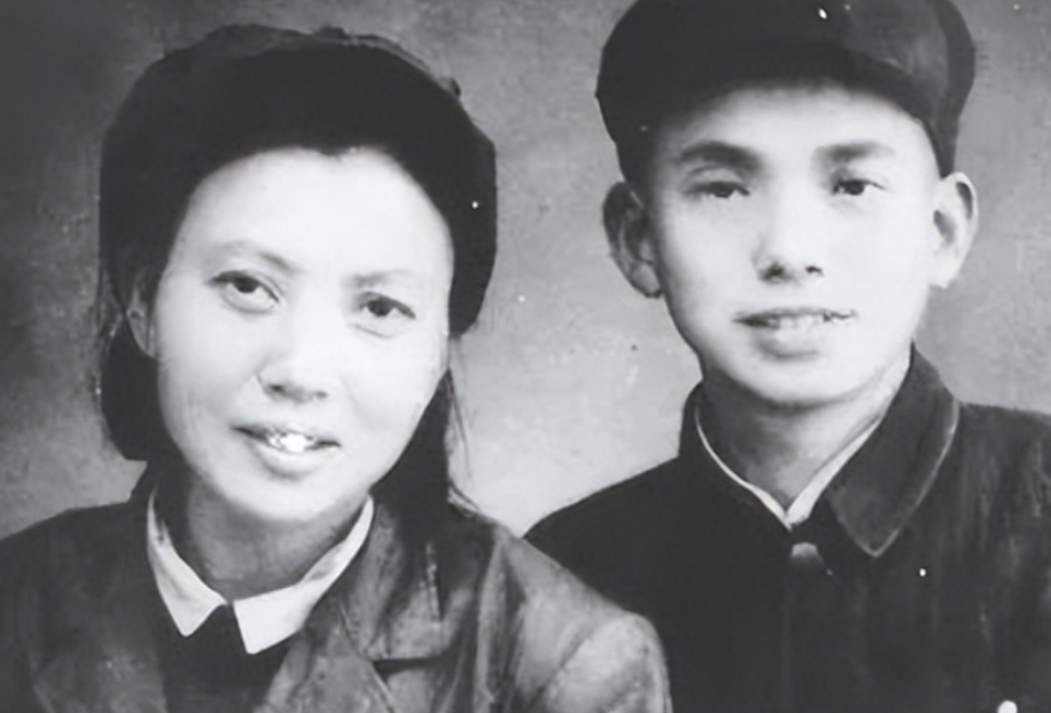 1941年，“双枪老太婆”莫林被捕，日军在活埋她时问了句：“你认识双枪老太婆吗？
