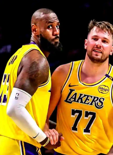 全队都有问题，更衣室绝对有事
斯玛特赛季初那种拼抢式争夺球权，那种拼劲，已经荡然