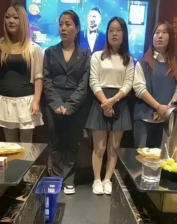 刚给老妈看了照片，说他们彩礼都是20个，你猜老妈怎么说？
