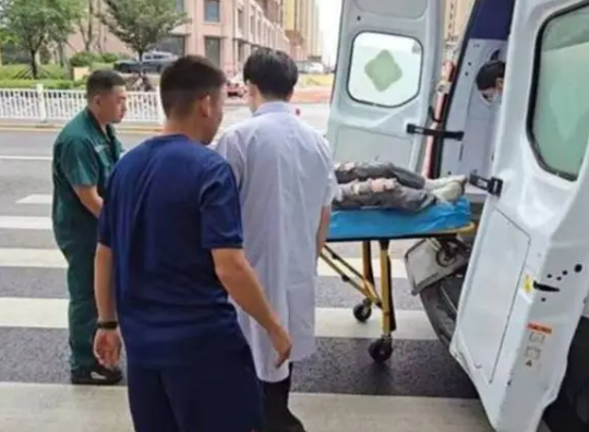 16万买条命？留学生你想得太美了

无证驾驶、闯红灯、撞死人，这三条加起来，搁谁