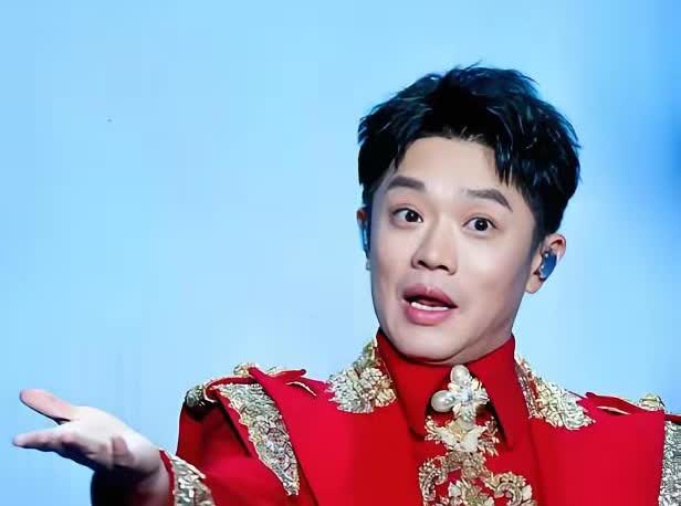 大家不觉得奇怪吗
为什么刚刚在这个时候曝光手表事件呢
再说了，是什么人那么用